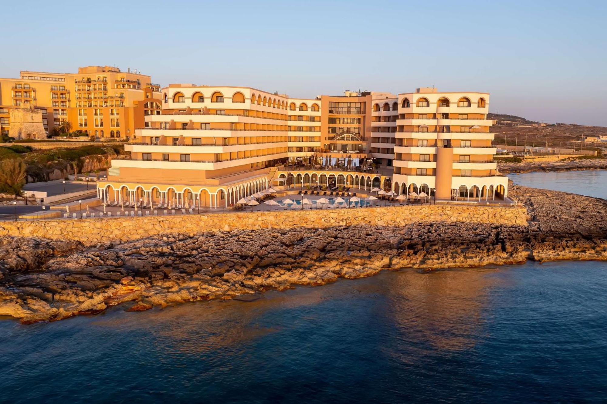 Radisson Blu Resort, Malta St. Julian'S Kültér fotó The Grand Hotel