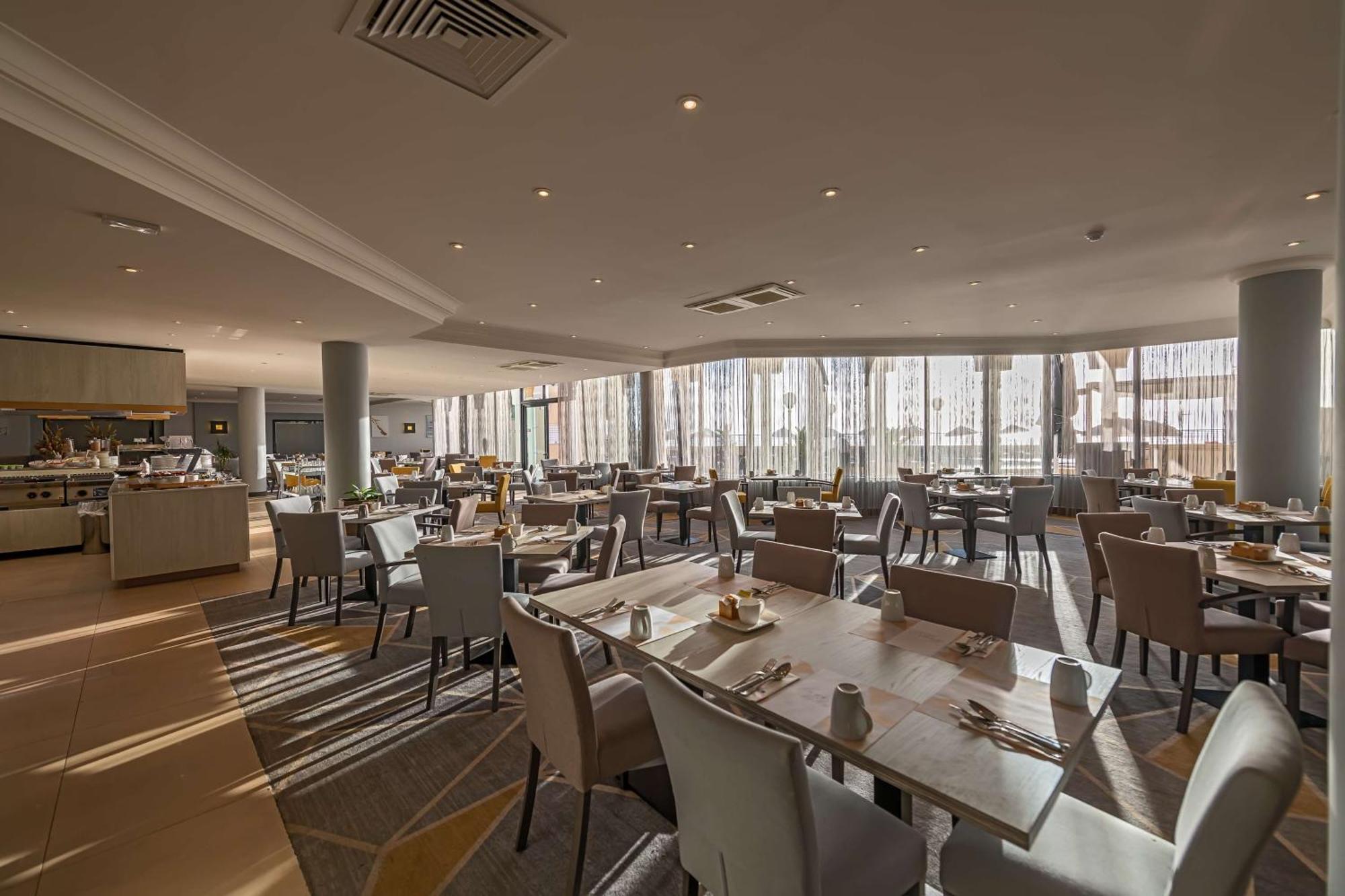 Radisson Blu Resort, Malta St. Julian'S Kültér fotó The restaurant